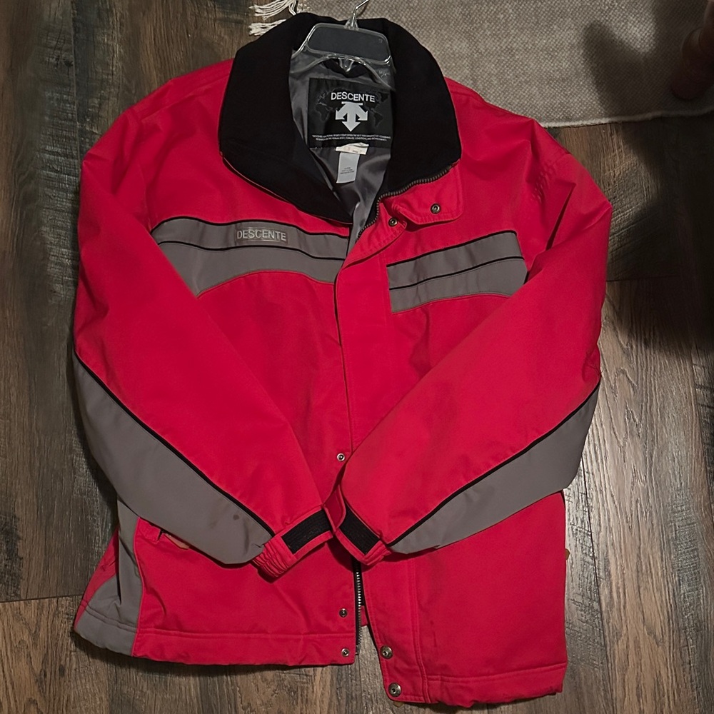 Descente Men's Vibrant Red and Gray Ski Jacket
